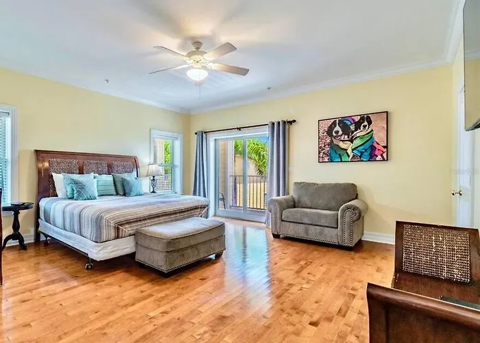 Ferienhaus Luxury House - Steps To The Clearwater Beach