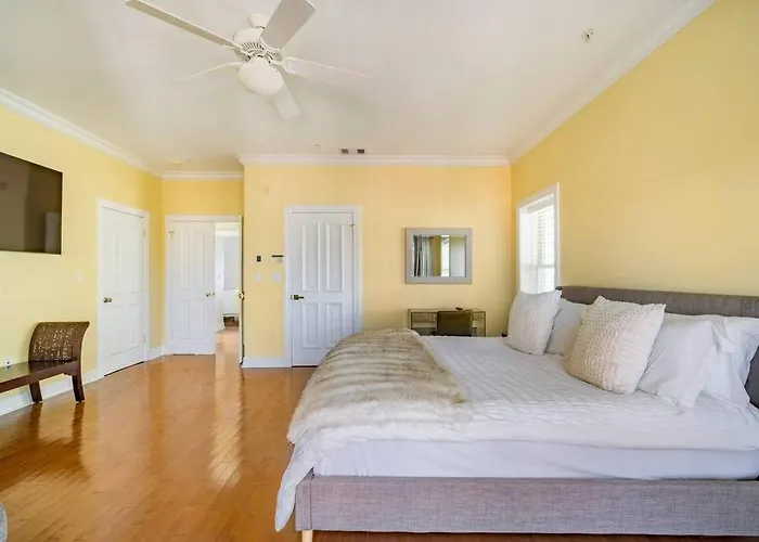Ferienhaus Luxury House - Steps To The Clearwater Beach